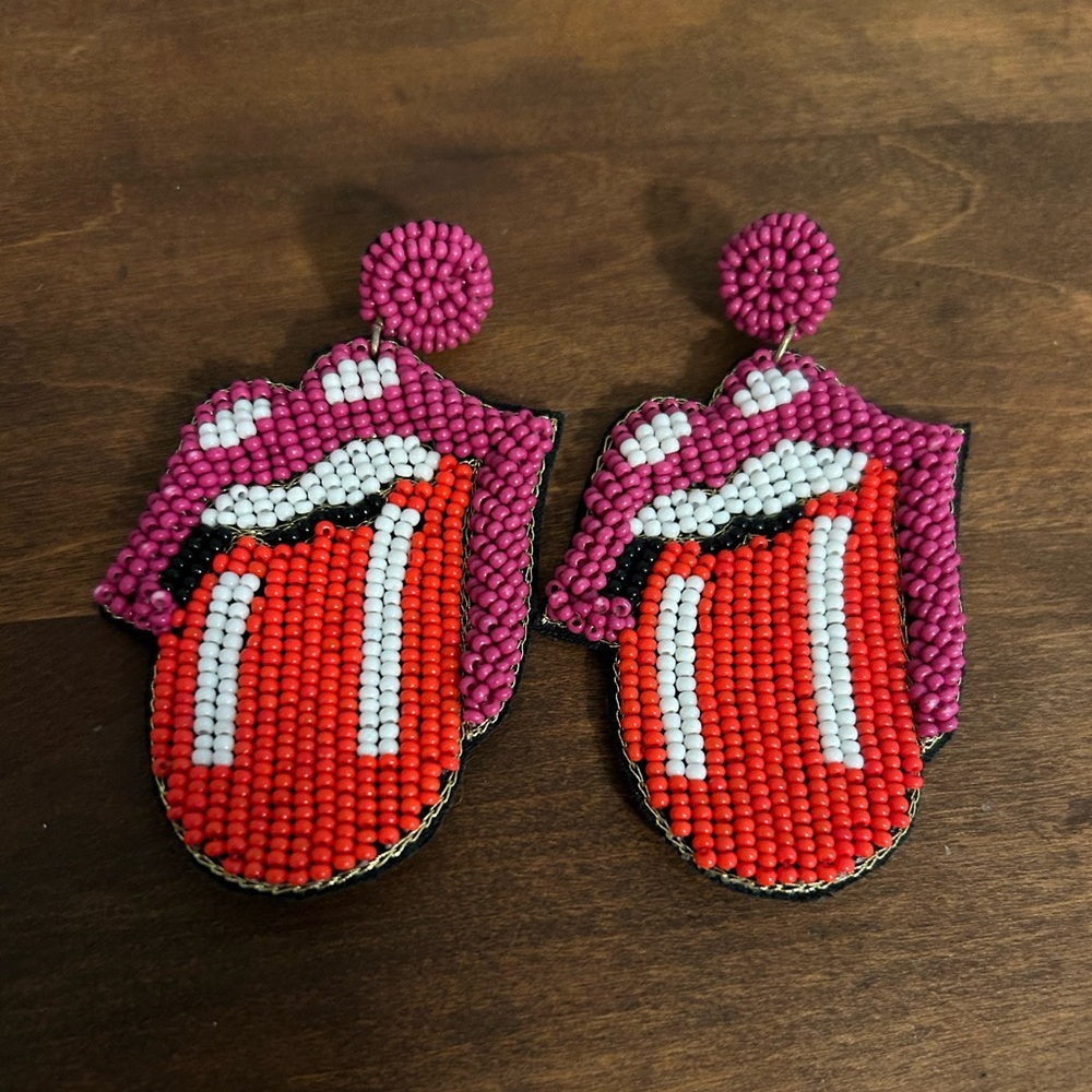 “KISS” earrings